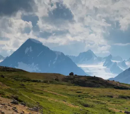 Khentii Mountains – Valleys, Saddles, and Sacred Ruins